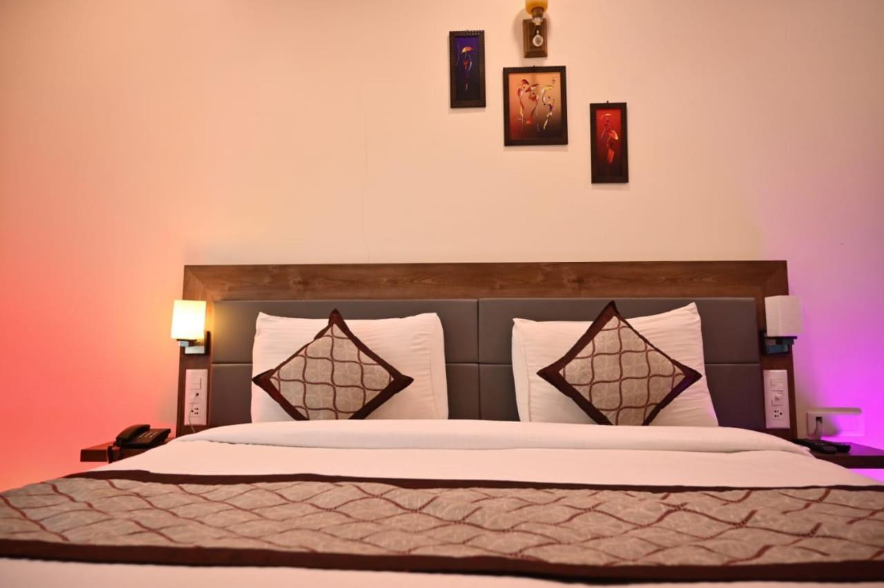 The Walnut Creek Hotel Bhimtal Exterior photo