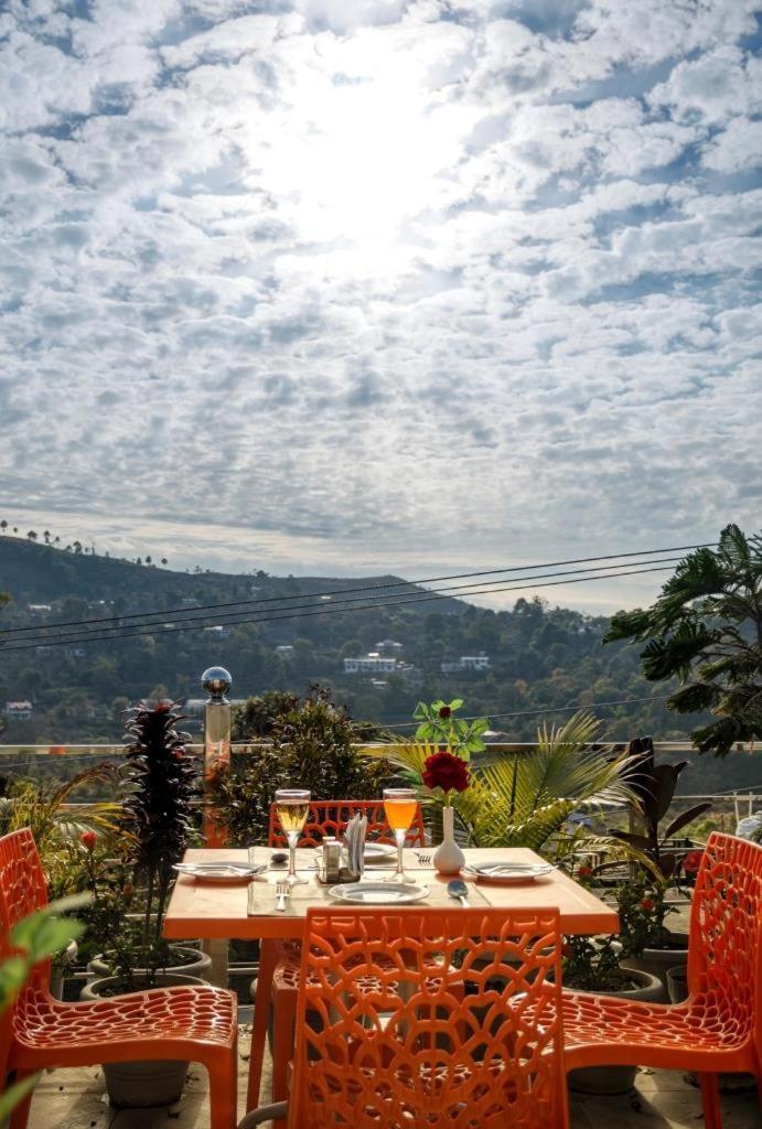 The Walnut Creek Hotel Bhimtal Exterior photo